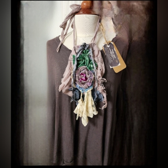 JABOT MOSSIE ANNA ARTISAN DESIGN  NWT - Picture 12 of 13